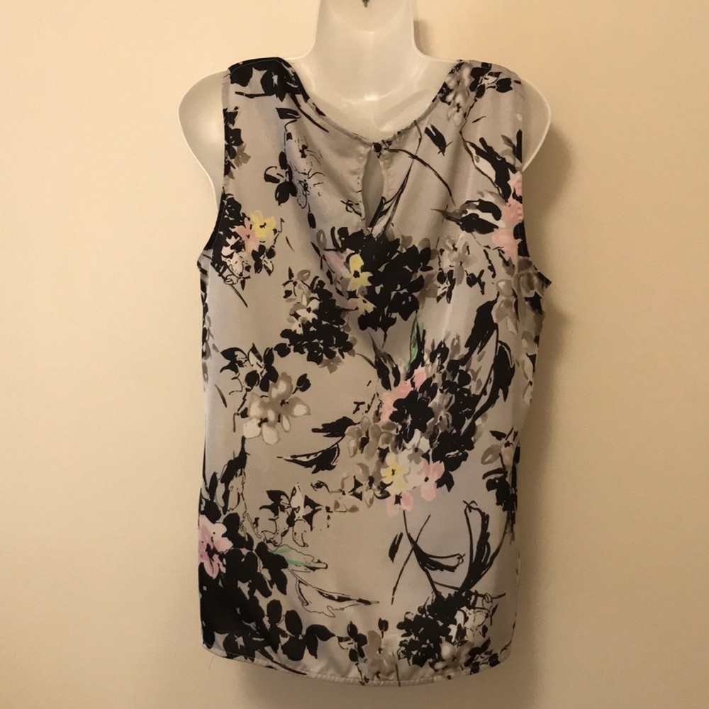 Light & Gorgeous dressy Tank! - Picture 3 of 9